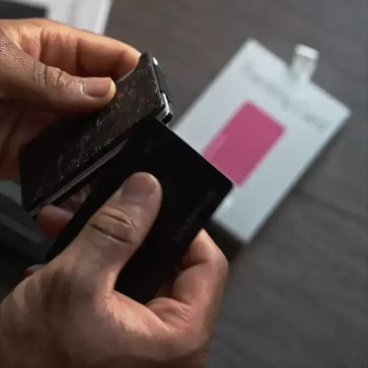 NORTA Tag guardada dentro de una cartera
